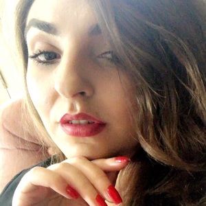 Meet your Posher, Edona